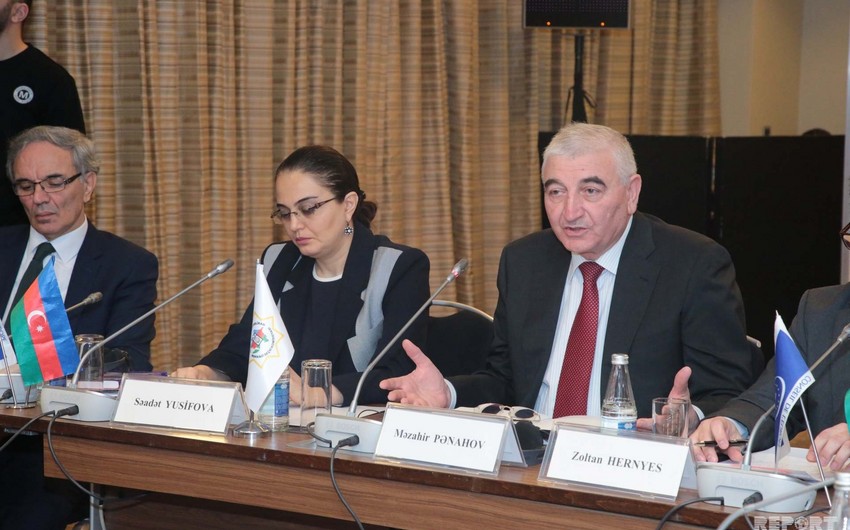 В Азербайджане зарегистрировано рекордное число кандидатов в депутаты