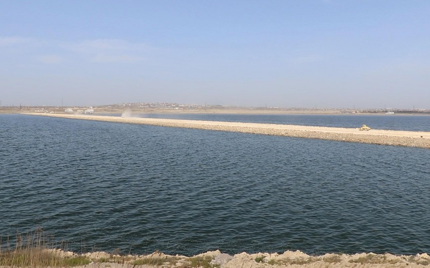 В Беюк Шоре началась очистка загрязненных вод