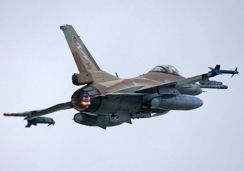 Израильские истребители атаковали военные объекты 