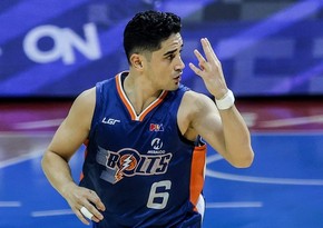 Chris Banchero becomes first-ever PBA player to hit 4-point shot