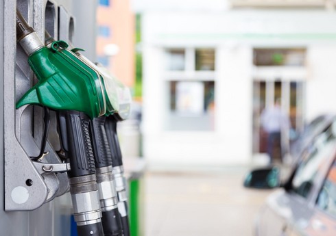 Азербайджан резко увеличил закупки бензина премиум-класса с основного рынка поставок