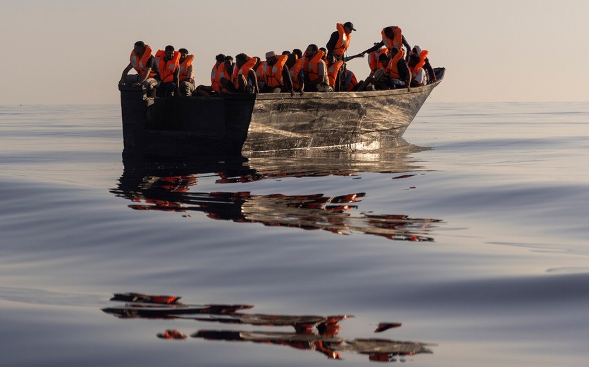 У берегов Ливии перевернулась лодка с мигрантами, пропали около 30 человек