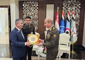 Azerbaijani Defense Minister meets Egyptian counterpart