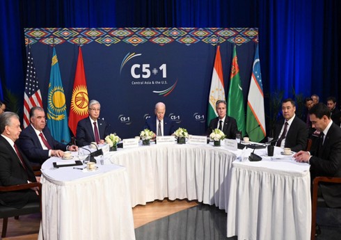 Bayden Mərkəzi Asiya ölkələrinin liderləri ilə görüşüb Bayden Mərkəzi Asiya ölkələrinin liderləri ilə görüşüb