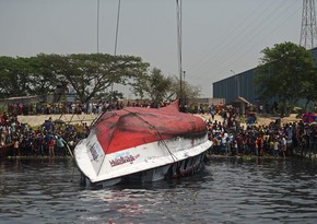 Bangladesh: 25 die in boat-barge collision