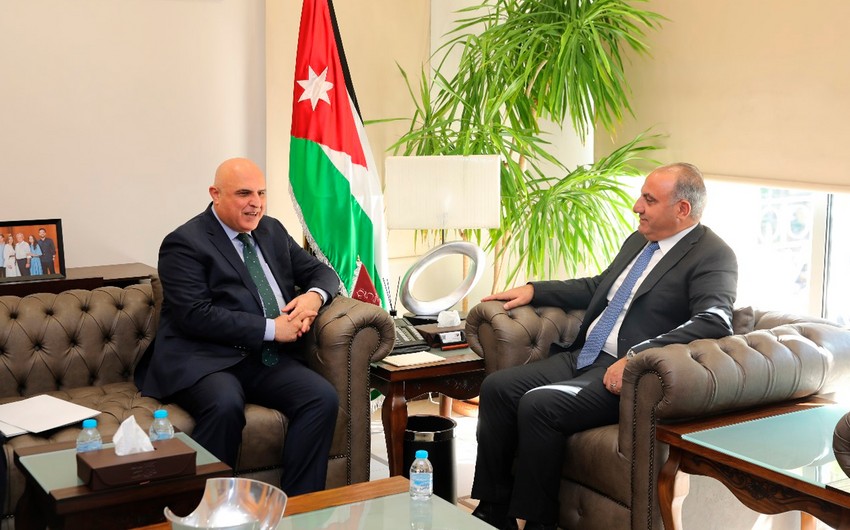 Azerbaijani ambassador discusses expanding co-op with Amman’s Mayor