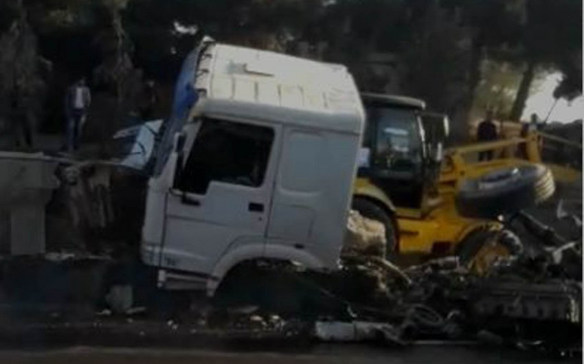 Bakı-Quba yolunda yük maşını qəza törədib - VİDEO