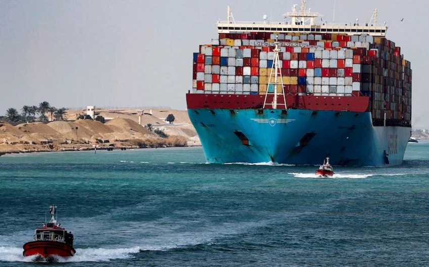 Cargo ship runs aground in Suez Canal
