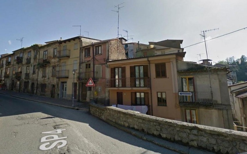 İtaliyanın koronavirus olmayan kəndində 1 avroya ev satılır - FOTO