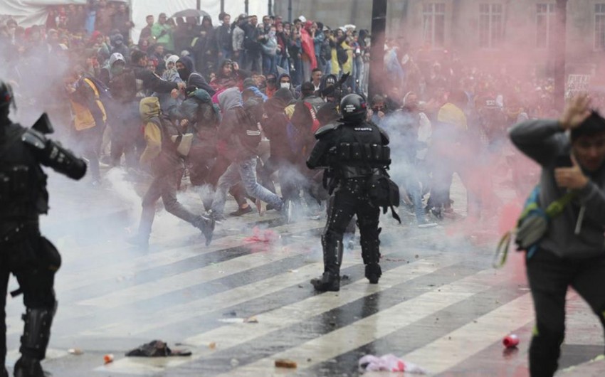 Почти 70 человек пострадали за день протестов в Боготе