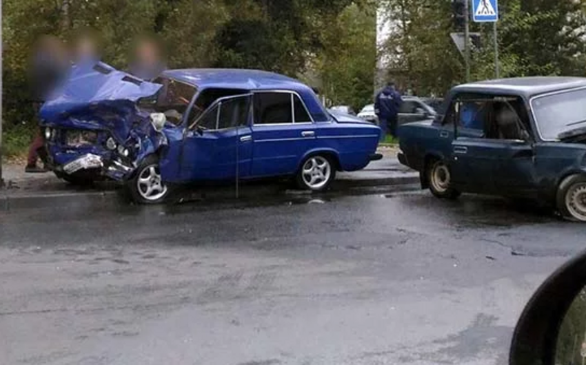 В Дашкесане столкнулись два автомобиля, водители получили повреждения