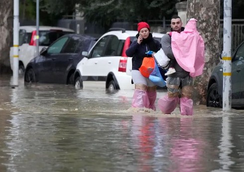 На север Италии обрушилась непогода с ливневыми дождями, один человек погиб
