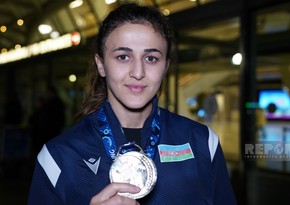 U-23 dünya çempionatının qızıl medalçısı Jalə Əliyeva Vətənə qayıdıb