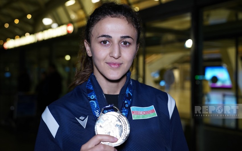 U-23 dünya çempionatının qızıl medalçısı Jalə Əliyeva Vətənə qayıdıb