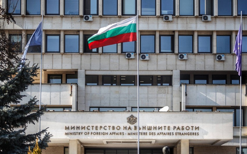 Bulgaria urges its citizens to leave Russia