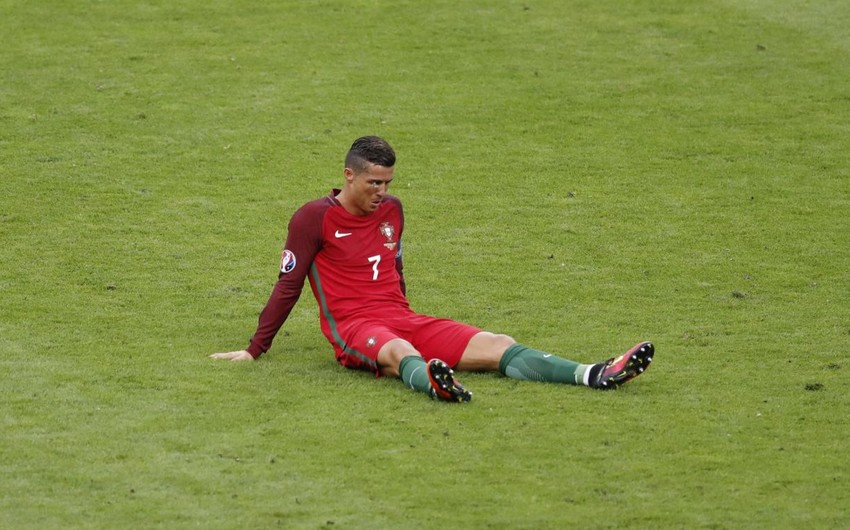 Cristiano Ronaldo stretchered out of Euro 2016 as injured - VIDEO