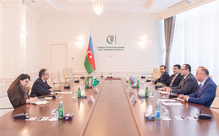 Azerbaijani agricultural minister meets with Pakistani ambassador