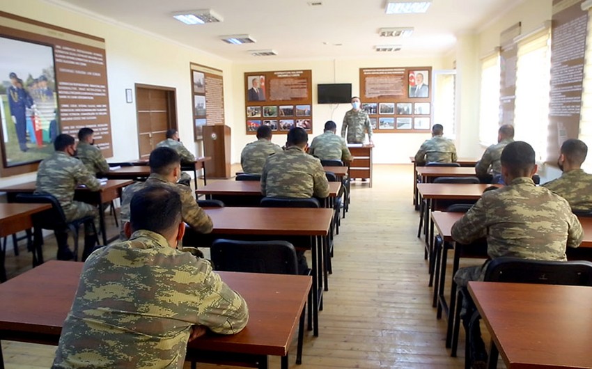 В Азербайджанской армии изучают современное вооружение 
