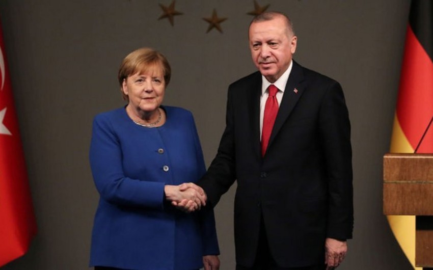Эрдоган и Меркель провели телефонный разговор