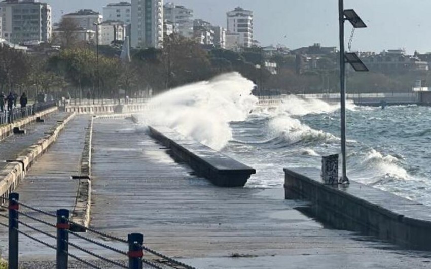 Hurricane kills 4, injures 38 in Istanbul