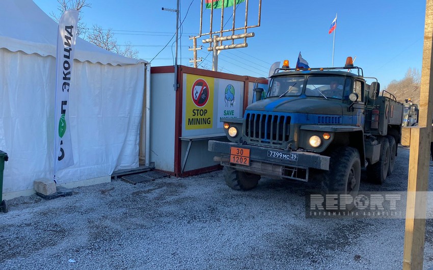 По дороге Ханкенди-Лачын беспрепятственно проехали 74 автомобиля российских миротворцев