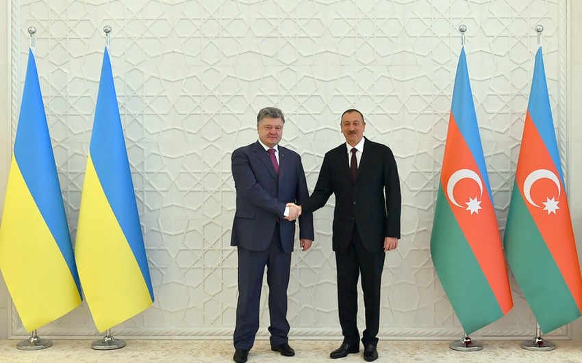 Petro Poroşenko Azərbaycan Prezidentini Ukraynaya dəvət edib