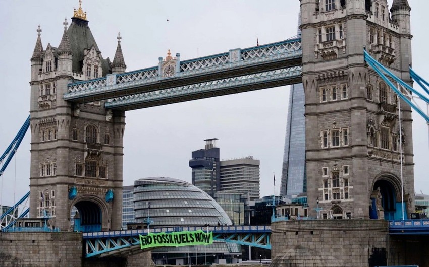 Тауэрский мост в Лондоне перекрыли в результате акции экоактивистов