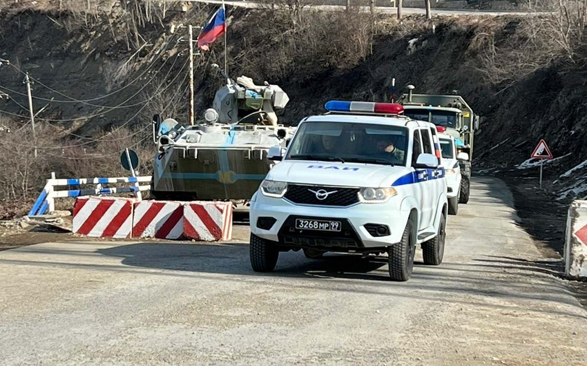 Vehicles of Russian peacekeepers move freely on Khankandi-Lachin road