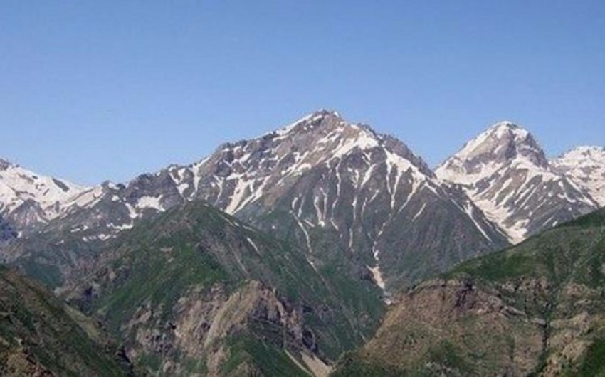 İran 60 ildən sonra Kandil dağına dövlət bayrağını sancib