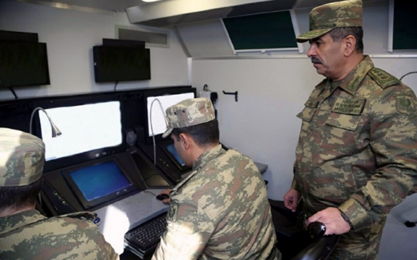 Министр обороны Азербайджана посетил передвижной командный пункт Военно-воздушных сил
