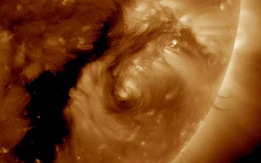 Large-scale solar plasma storm starts