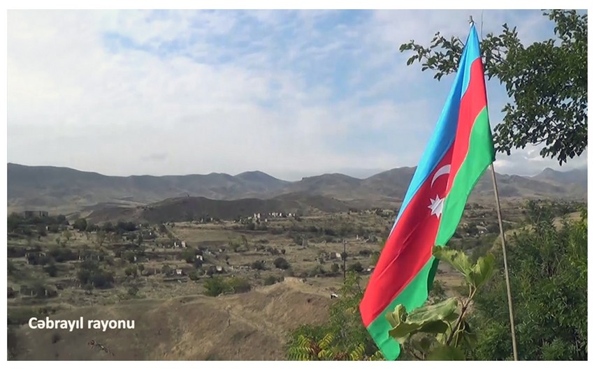 Флаг Азербайджана развевается на освобожденных территориях Джебраила