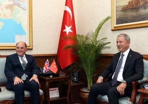 Turkish, UK defense ministers hold meeting