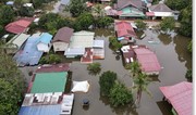 Floods displace 122,000 people in Malaysia