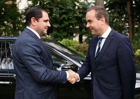 Главы оборонных ведомств Франции и Армении провели встречу