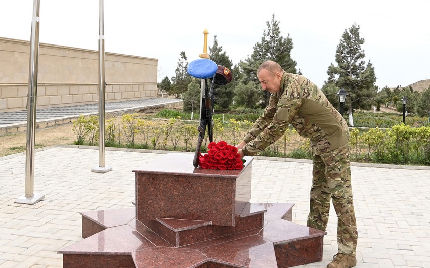 Ilham Aliyev pays homage to martyred members of special forces