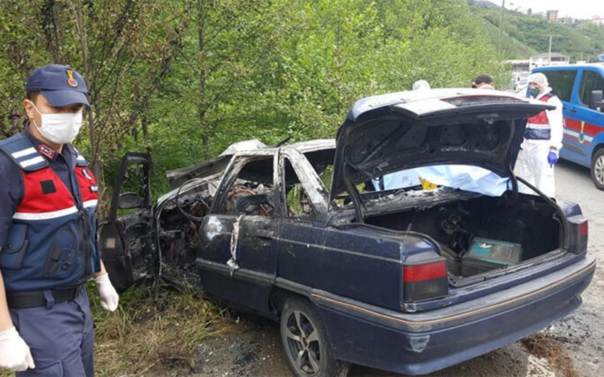 В Турции автомобиль с азербайджанцами попал в аварию, трое погибли