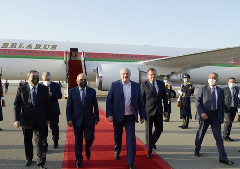 Александр Лукашенко прибыл с рабочим визитом в Азербайджан