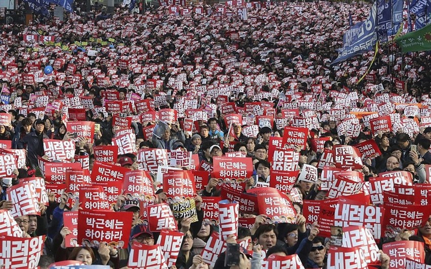 Три четверти граждан Южной Кореи выступают за импичмент президента страны