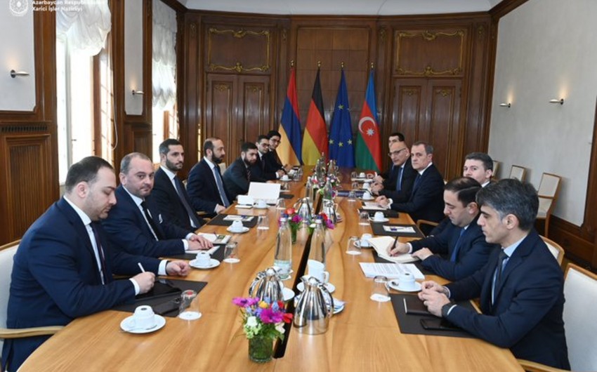 Azərbaycan və Ermənistan XİN başçılarının sülh müqaviləsi layihəsi üzrə danışıqlarının ikinci günü başlayıb