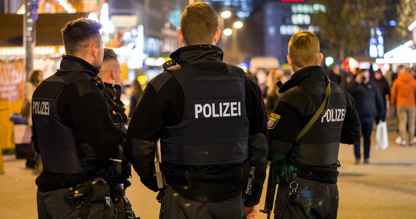 Almaniyada iki yeniyetmə terror aktı hazırlamaqda şübhəli bilinərək saxlanılıb