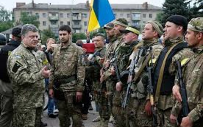 Порошенко заявил о начале масштабной демобилизации в Украине