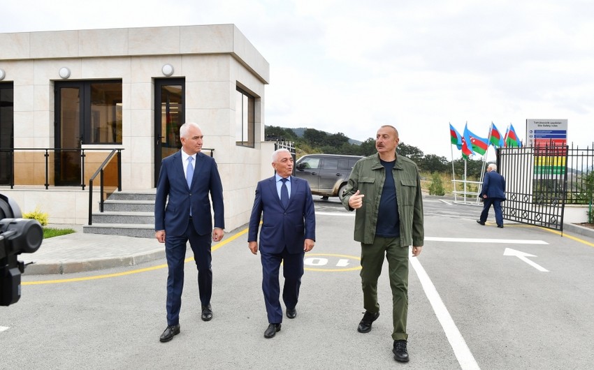 Президент Ильхам Алиев и первая леди Мехрибан Алиева совершили поездку в Лачынский район