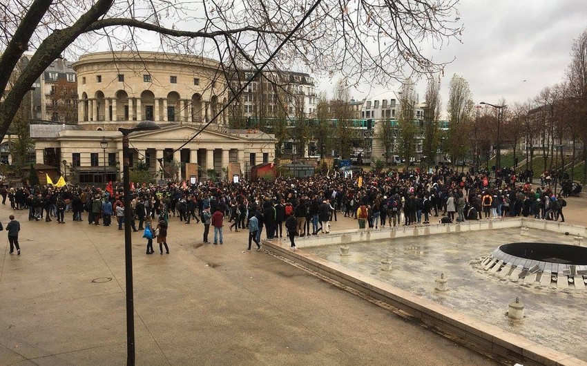 Lyceum students hold large-scale protest action in Paris