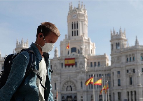 Испания начинает принимать туристов