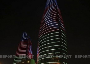 В Баку ряд зданий освещен цветами азербайджанского флага