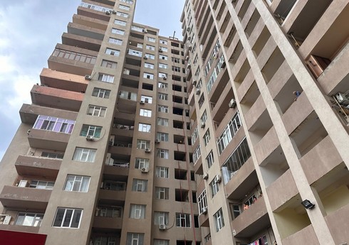 В Баку произошел пожар в многоэтажном жилом доме
