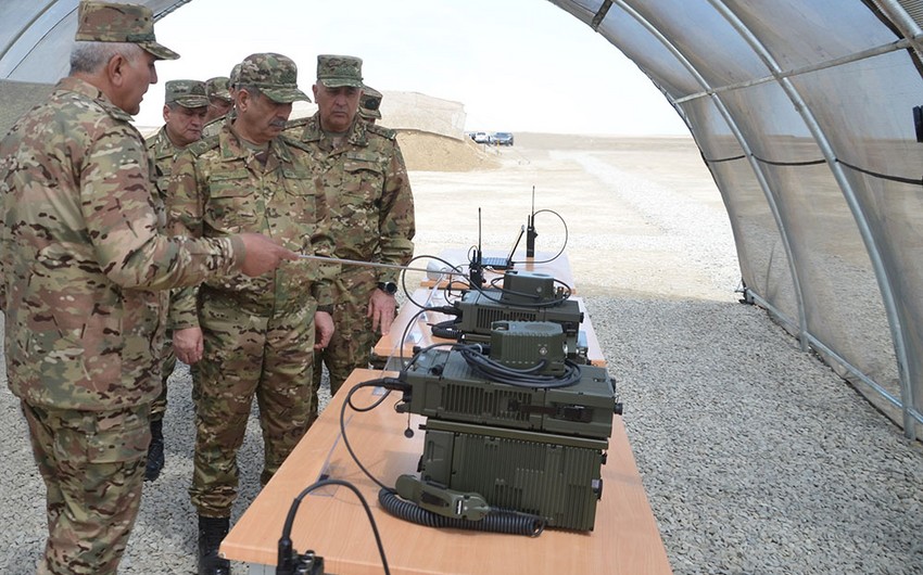 Проводятся комплексные тренировки с подразделениями связи армии Азербайджана
