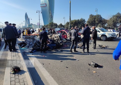 В Баку произошло тяжелое ДТП, погибли три человека