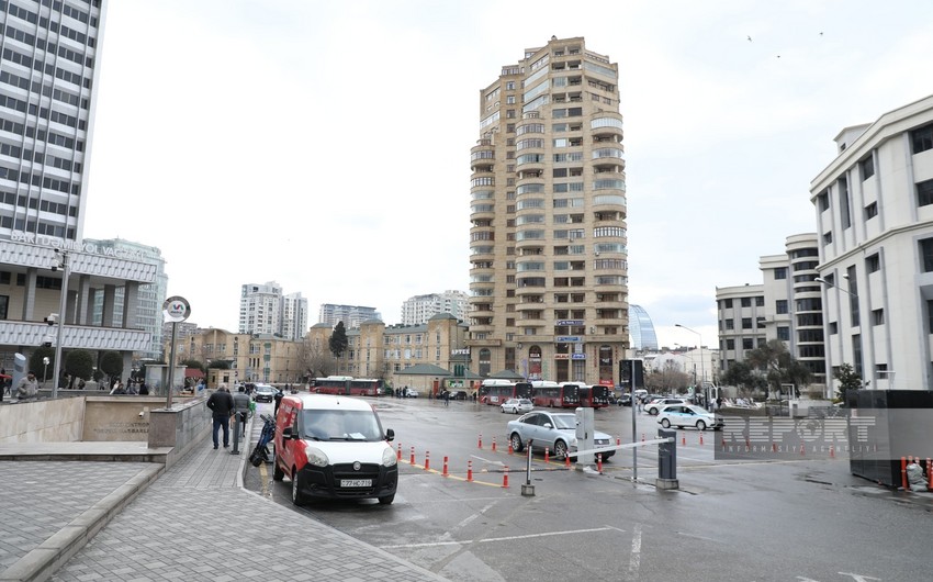 Avtomobilsiz 28 May metrostansiyası və dəmiryolu vağzalının qarşısı - FOTOREPORTAJ